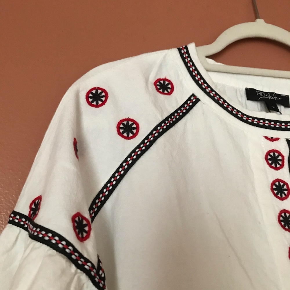 NWT ANTHRO/ RD & KOKO FROMY TIE WHITE EMBROIDERED TOP - Picture 6 of 10